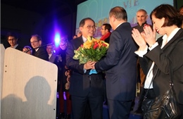 Thành phố Choisy le Roi tặng Kỷ niệm chương cho Đại sứ Nguyễn Ngọc Sơn