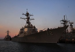 Tàu khu trục Hải quân Mỹ bắn cảnh cáo tàu Iran
