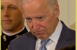 Phó Tổng thống Mỹ Biden bật khóc trước món quà bất ngờ từ ông Obama