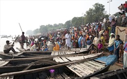 Ấn Độ: Lật thuyền đi dự lễ hội tôn giáo, 19 người chết