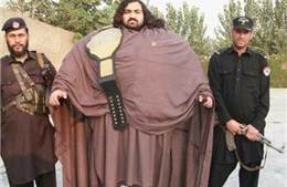 Gã khổng lồ người Pakistan đã nâng được mức tạ 5.000kg?