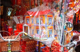 Nhộn nhịp sắm lễ cúng ông Công, ông Táo