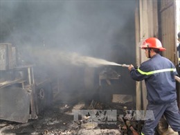 Hỏa hoạn thiêu rụi xưởng sơ chế nguyên liệu giấy tại Bắc Ninh 