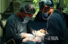 Phẫu thuật cắt bỏ thành công khối bướu hiếm ở trẻ sơ sinh 