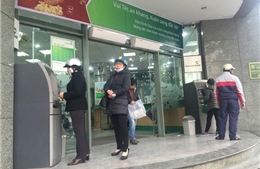 Cận Tết, máy ATM và chuyển tiền online đều bị &#39;nghẽn&#39;