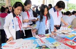 Hàng trăm ấn phẩm báo chí tại Hội báo Xuân Đinh Dậu các địa phương