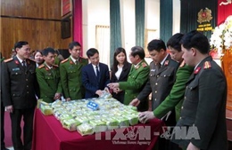 Cận Tết, Nam Định bắt vụ vận chuyển 45 kg ma túy đá và 30 bánh heroin