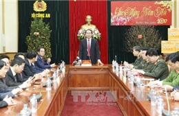 Chủ tịch nước Trần Đại Quang thăm chúc Tết Đêm giao thừa