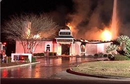 Nhà thờ Hồi giáo bốc cháy ngùn ngụt sau lệnh cấm nhập cư của ông Trump