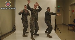 Hài hước màn nhảy &#39;Koi Dance&#39; của thủy quân lục chiến Mỹ 