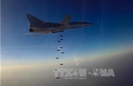 6 máy bay ném bom tầm xa Nga tấn công IS ở Syria