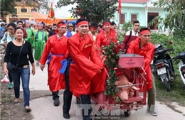 Không chém lợn giữa sân đình trong lễ hội làng Ném Thượng
