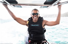 Xem Obama đấu lướt ván cùng bạn tỉ phú trên biển Caribe