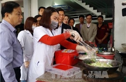 Kiểm tra vệ sinh an toàn thực phẩm tại khu lễ hội Chùa Hương