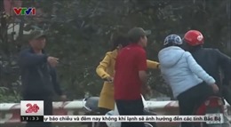 Tạm giữ hình sự 4 đối tượng trấn lột người đi xe máy trên cầu Thăng Long
