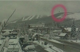 UFO bí ẩn bay ngang khu trượt tuyết Colorado