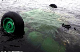 Nga: Trực thăng du lịch rơi xuống hồ sâu hàng trăm mét