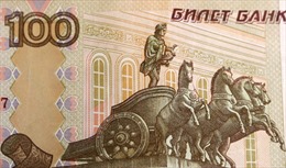 Nga lo đồng ruble tăng giá bất thường