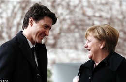 Bà đầm thép Merkel ‘rụng tim’ trước vẻ điển trai của Thủ tướng Canada