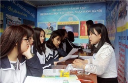 Nhiều học sinh Tuyên Quang được tư vấn tuyển sinh, hướng nghiệp