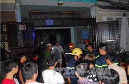 Giải cứu 2 người trong căn nhà bốc cháy tại TP Hồ Chí Minh