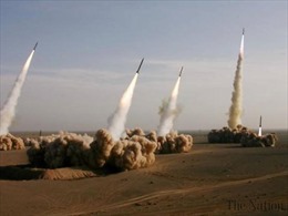 Iran tập trận với tên lửa &#39;tối tân&#39;