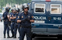 Cảnh sát Tây Ban Nha nổ súng, bắt lái xe tải chở gas bị nghi tấn công khủng bố