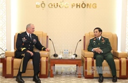 Trung tướng Phan Văn Giang tiếp Tư lệnh Lục quân Thái Bình Dương Hoa Kỳ