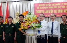 Đồng chí Nguyễn Thiện Nhân thăm, chúc mừng cán bộ, nhân viên y tế TP Hồ Chí Minh