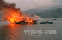 Ba tàu cá tiền tỷ tại Thanh Hóa bị &#39;bà hỏa&#39; thiêu rụi 