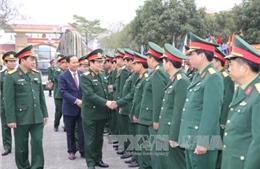 Đại tướng Ngô Xuân Lịch thăm và làm việc với Bộ Tư lệnh Quân khu 4 