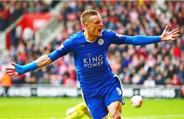 Jamie Vardy tỏa sáng, Leicester đè bẹp ‘Lữ đoàn đỏ’