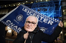 CĐV Leicester tri ân HLV Ranieri, gọi các cầu thủ là những con rắn