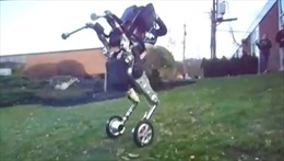 Lần đầu lộ diện siêu robot 2 chân di chuyển như vận động viên uốn dẻo