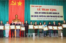 Lạng Sơn trao tặng huân, huy chương cho quân tình nguyện Việt Nam tại Lào