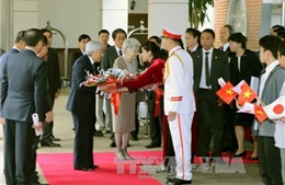 Nhà vua và Hoàng hậu Nhật Bản gặp mặt các nhân viên tình nguyện của JICA tại Việt Nam