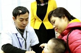 Trẻ nôn trớ sau uống vắcxin tiêu chảy có phải bất thường?