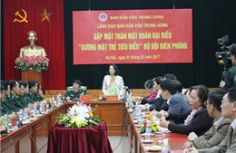 Đống chí Trương Thị Mai gặp mặt đại biểu &#39;gương mặt trẻ tiêu biểu&#39; Bộ đội Biên phòng