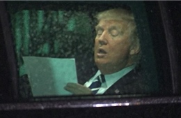 Ông Trump say sưa luyện đọc diễn văn trong xe hơi