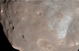 Tàu vũ trụ NASA suýt va vào Mặt Trăng của Sao Hỏa