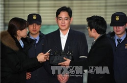 Tổng thống Park cấu kết với &#39;bạn thân&#39; nhận hối lộ của Samsung