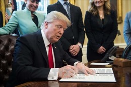 Tổng thống Mỹ ký sắc lệnh nhập cư mới