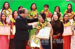 Thủ tướng dự chương trình &#39;Tự hào Phụ nữ Việt Nam&#39; và trao Giải thưởng Kovalevskaia