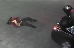 Bật cốp xe nhảy ra, người phụ nữ bị bắt cóc thoát nạn trong gang tấc