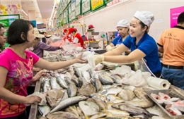 Hàng Việt &#39;tắc nghẽn&#39; đường vào siêu thị ngoại