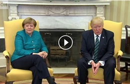 Ông Trump ngúng nguẩy từ chối bắt tay bà Merkel?