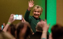 Tuyên bố &#39;sẵn sàng ra khỏi rừng&#39;, bà Hillary Clinton chuẩn bị quay lại chính trường Mỹ?