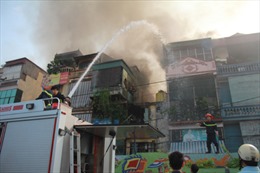 Cháy nhà 4 tầng trong ngõ phố Minh Khai, Hà Nội