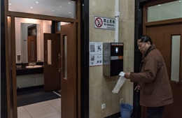 Trung Quốc: Toilet công cộng lắp máy nhận diện mặt người để chống ‘ăn cắp giấy’