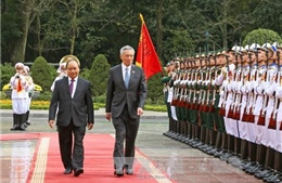 Thủ tướng Nguyễn Xuân Phúc đón, hội đàm với Thủ tướng Singapore Lý Hiển Long